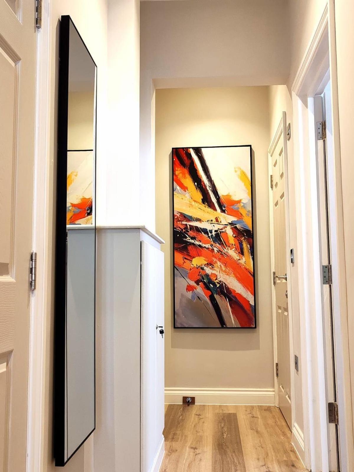Stunning Modern Apartment Sleeps 4 - 6 Min Walk From Golden Beaches-Free Parking 본머스 외부 사진